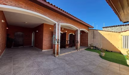 Casa a venda com 5 dormitórios, 300 metros da praia em Itanhaém/SP