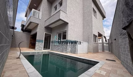 Sobrado novo com piscina para Venda apenas 100 metros do mar em Itanhaém -SP