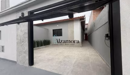 Casa nova com piscina e 03 dormitórios na cidade de Mongaguá