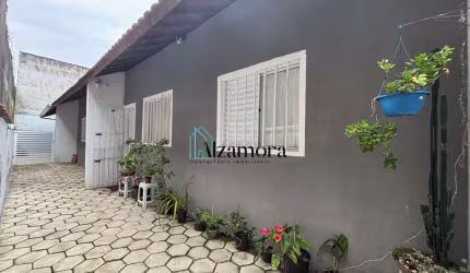 Casa em Condomínio com 2 dormitórios e piscina!