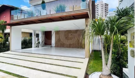 Casa totalmente reformada  e com amplo espaço interno
