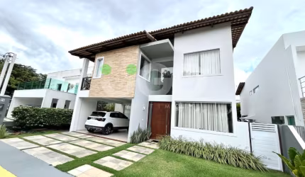 Casa ampla e pronta para morar em Condomínio Fechado !