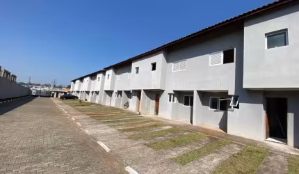 Linda casa em condomínio no Casa Branca - Suzano/SP