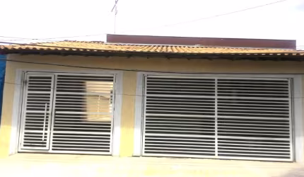 Casa Térrea à Venda - 3 Dormitórios - 147m² - Vila São Francisco, Suzano/SP