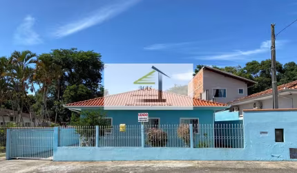 Linda casa à venda de 3 dormitórios em excelente localização em Biguaçu