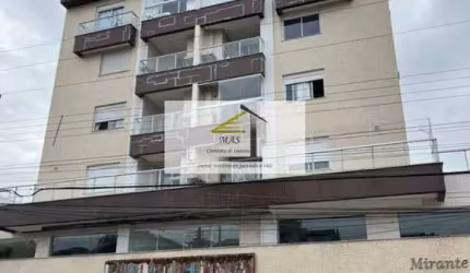 Apartamento semi-mobiliado com ampla área externa em coqueiros