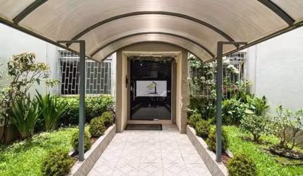 Oportunidade Imperdível: Apartamento Totalmente Reformado no Kobrasol!