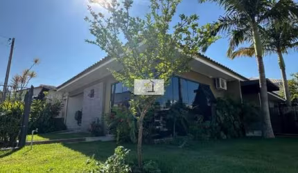 RARIDADE! Excelente casa à venda de 3 dormitórios no Estreito
