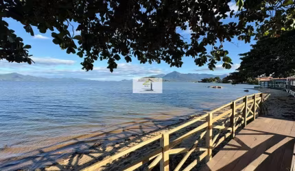 Terreno com linda vista na quadra do mar da ponta de baixo