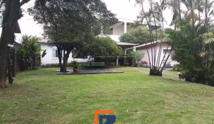 Casa térrea com 900m de terreno no Jardim Esplanada