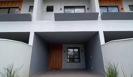 Sobrado à venda no bairro São Marcos - Joinville/SC