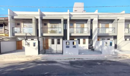 Sobrado à venda no bairro Costa e Silva - Joinville/SC