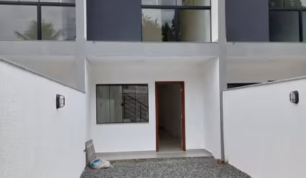 Sobrado à venda no bairro Nova Brasília - Joinville/SC