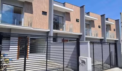 Sobrado à venda no bairro Saguaçu - Joinville/SC