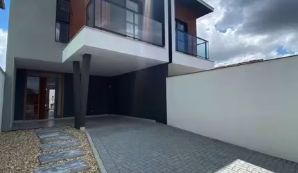 Sobrado à venda no bairro Floresta - Joinville/SC