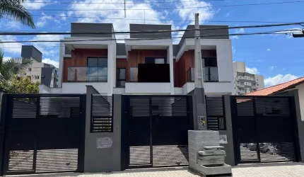 Sobrado à venda no bairro Santo Antônio - Joinville/SC