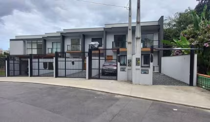 Sobrado à venda no bairro Anita Garibaldi - Joinville/SC