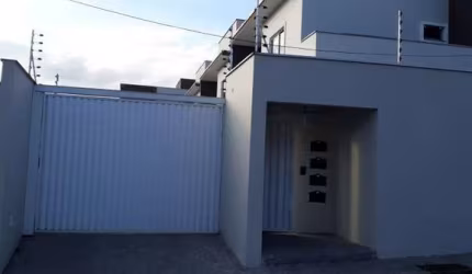 Sobrado Geminado para Venda no Bairro Bom Retiro em Joinville-SC