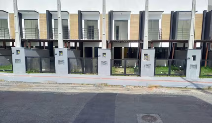 Sobrado Geminado para Venda no Bairro Costa e Silva em Joinville-SC