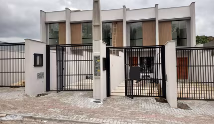 Sobrado à venda no bairro Nova Brasília - Joinville/SC