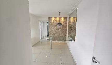 Apartamento de 2 quartos, 1 suíte, varanda, no Condomínio Città de Lauro de Freitas!