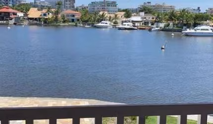 Casa à Venda na Moringa 5 Quartos 3 Suítes com Vista Linda para o Canal  , São Bento, Cabo Frio, RJ