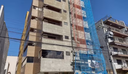 Apartamento à venda contendo 2 quartos 1 suíte ,1 banheiro  de empregada  com 1 vaga de Garagem Cen