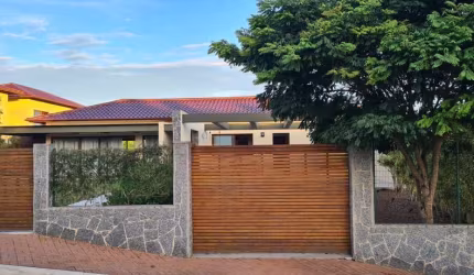 Casa à Venda no Condomínio  Arete Golf Contendo 5 Quartos sendo 5 suíte lazer projeto feito por arq