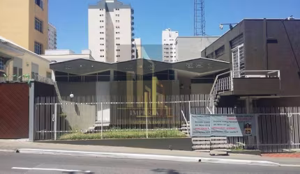 Casa comercial para venda ou locação, no Centro de Jundiaí.
