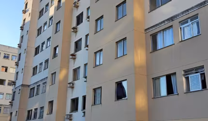 Apartamento de 2 qtos com vista livre, privativa e elevador.