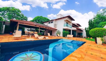Casa com 5 quartos à venda no Jardim Karaíba, Uberlândia  por R$ 3.000.000