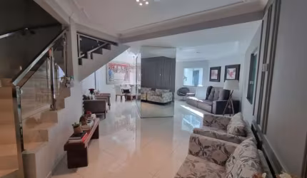 Casa com 4 quartos à venda no Morada da Colina, Uberlândia  por R$ 2.100.000