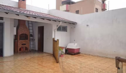 Casa com 5 quartos à venda no Santa Mônica, Uberlândia  por R$ 1.050.000