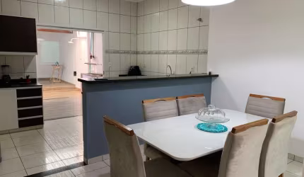 Casa com 3 quartos à venda no Jardim Botânico, Uberlândia  por R$ 895.000