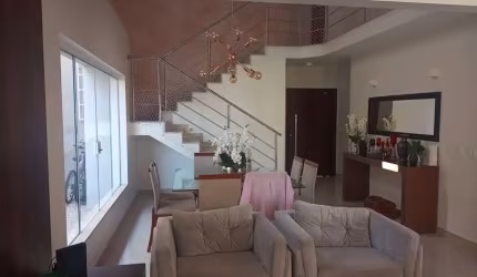 Casa em condomínio fechado com 3 quartos à venda no Aclimação, Uberlândia  por R$ 2.200.000
