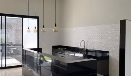 Casa em condomínio fechado com 3 quartos à venda no Jardim Holanda, Uberlândia  por R$ 947.000