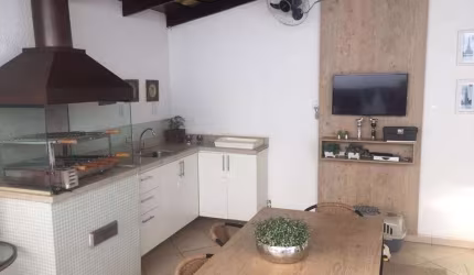 Casa em condomínio fechado com 3 quartos à venda no Tubalina, Uberlândia  por R$ 650.000
