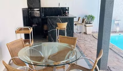 Casa com 3 quartos à venda no Alto Umuarama, Uberlândia  por R$ 970.000