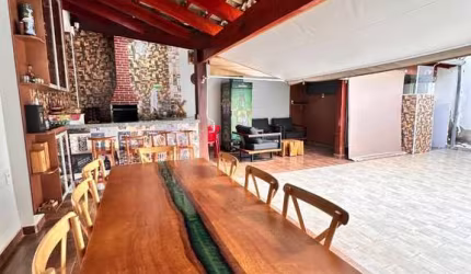 Casa com 3 quartos à venda no Jardim Botânico, Uberlândia  por R$ 700.000