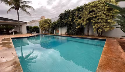 Casa com 4 quartos à venda no Altamira, Uberlândia  por R$ 2.700.000