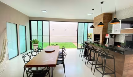 Casa com 3 quartos à venda no Jardim Botânico, Uberlândia  por R$ 795.000