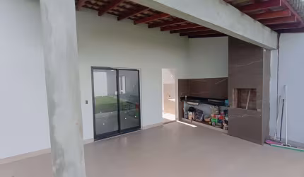 Casa com 3 quartos à venda em Gávea Sul, Uberlândia  por R$ 750.000