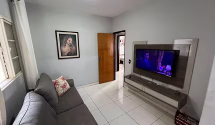 Casa com 2 quartos à venda no Santa Mônica, Uberlândia  por R$ 632.000