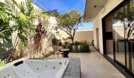 Casa com 3 quartos à venda em Varanda Sul, Uberlândia  por R$ 1.750.000