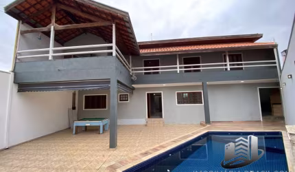 Casa Mega Espaçosa à Venda em Caçapava