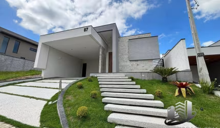 Casa lindíssima e com super OPORTUNIDADE em condomínio