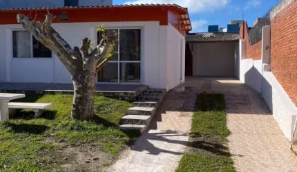 1 quadra da avenida e pertinho da praia