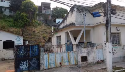 D13-Neves, São Gonçalo - Casa  3 quartos, garagem, kitnet, muito quintal, doc ok. SOMENTE A VISTA