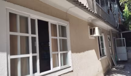 Ótima casa 3 qtos 2 suítes bastante quintal