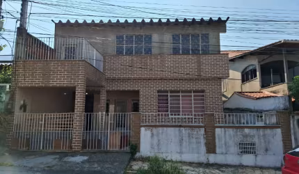 D22-Vila Iara-SG-Casarão 6 qts/2sts,gar,quintal,piscína,salão de festa,ótima localização